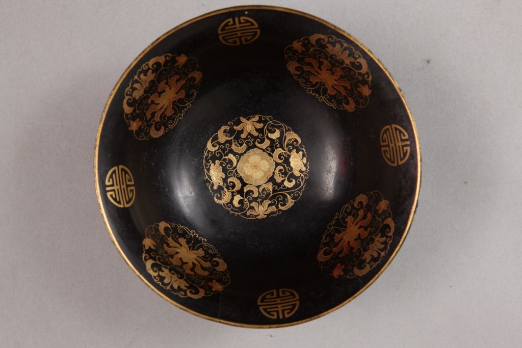 图片[3]-Black lacquer bowl with golden longevity characters-China Archive